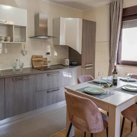 Apartment Sara S Vrtom *