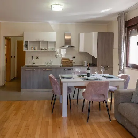 Apartment Sara S Vrtom Vantacici