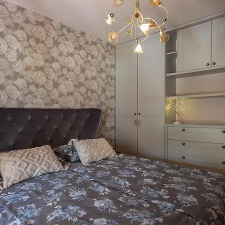Apartment Sara S Vrtom *