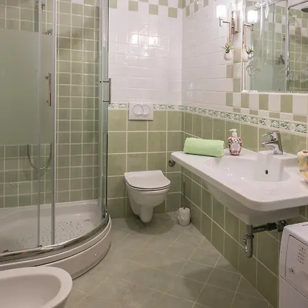 Sara S Vrtom Apartment Vantacici